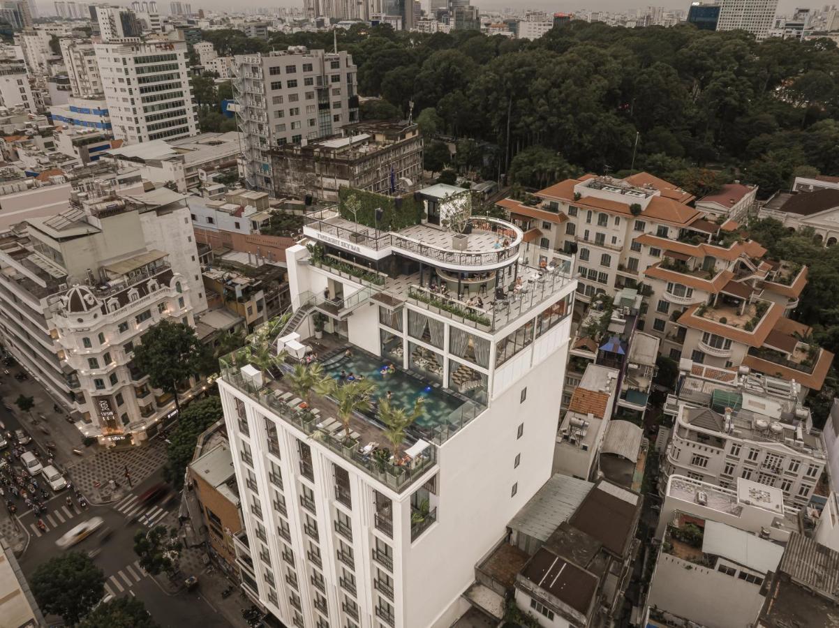 Hotel La Siesta Premium Saigon à Hô Chi Minh-Ville Extérieur photo The hotel's rooftop pool