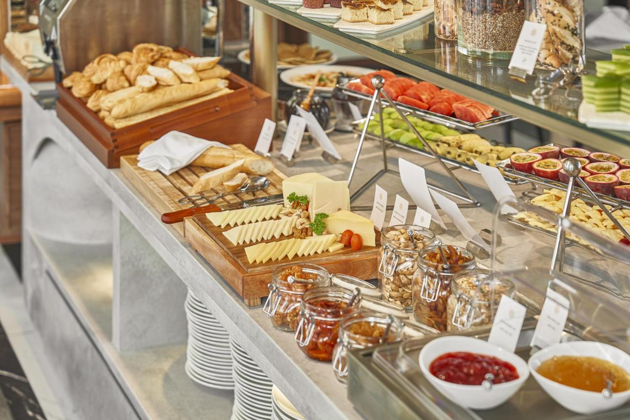 Hotel La Siesta Premium Saigon à Hô Chi Minh-Ville Extérieur photo A cheese platter